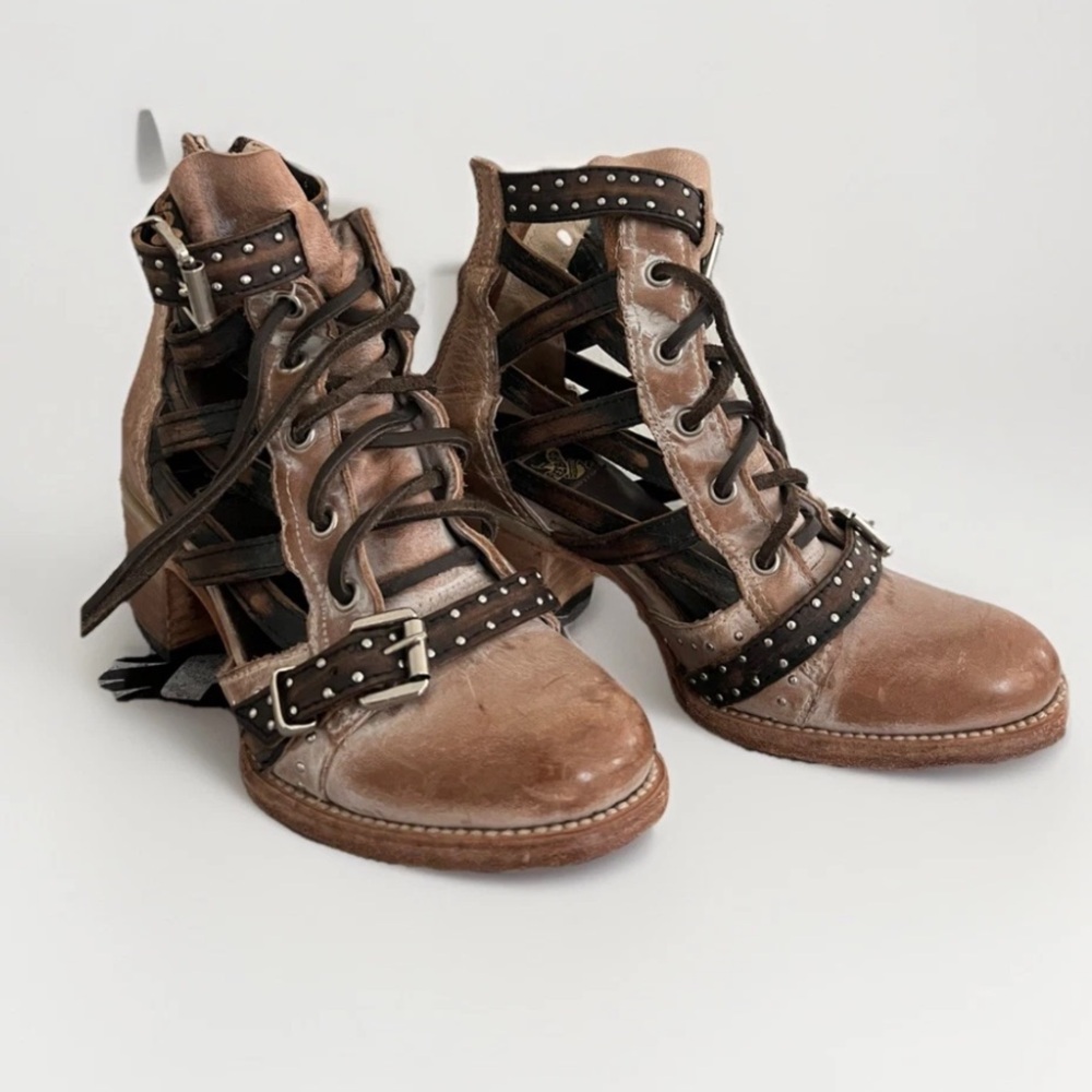 Freebird by Steven Cheyenne Leather Ankle Boots Taupe Multi Studded Size 7